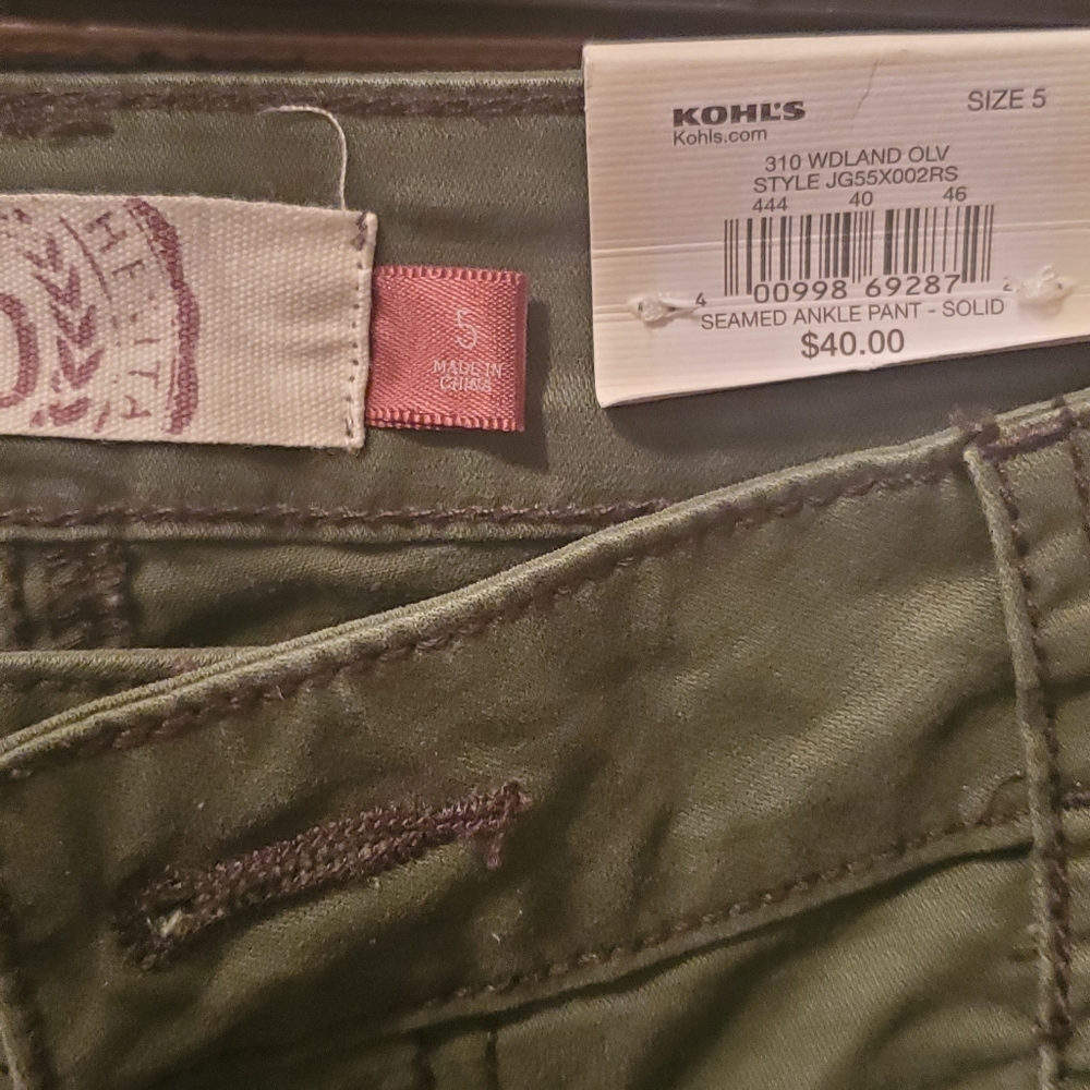 So , skinny, NWT. Size 6